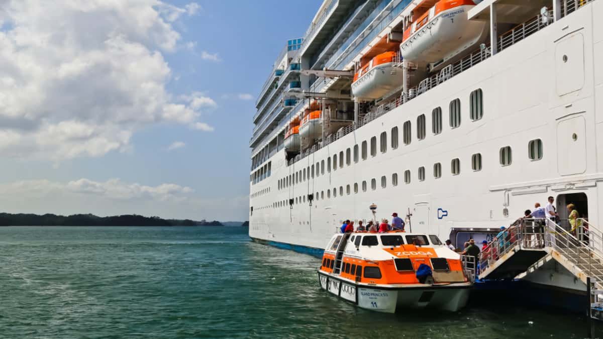 tender-de-navio-de-cruzeiro-por-onde-desembacam-as-pessoas